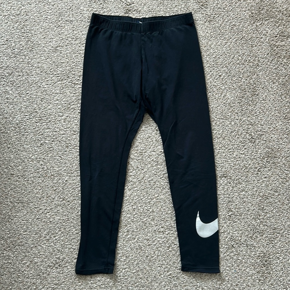 Nike leggings great used condition silver swoosh logo on leg